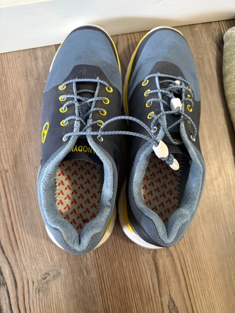 NOBULL Men’s Gray and Yellow Athletic Trainers